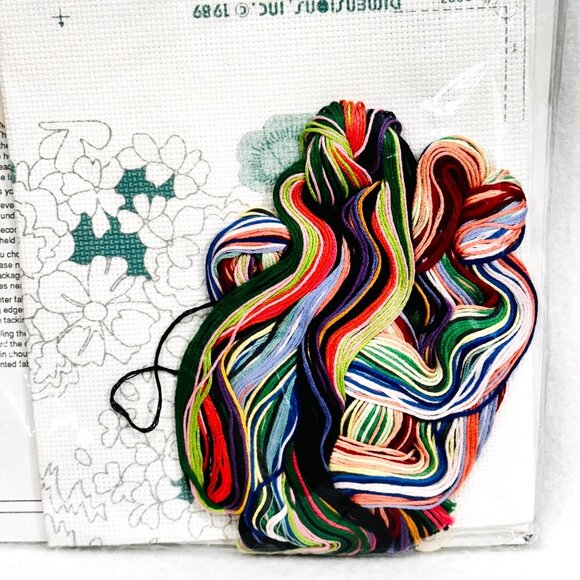 Vintage Dimensions No Count Cross Stitch Kit Flower Patch Cat Design (1989) - NW - Picture 7 of 7